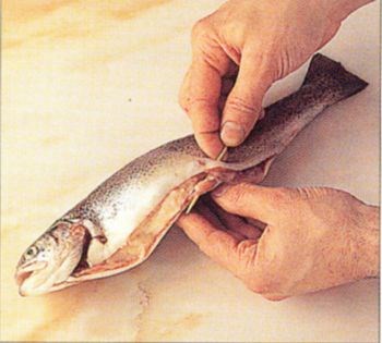 Stuffing and baking fish in foil