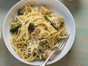 Stupid easy chicken, broccoli, and pesto pasta
