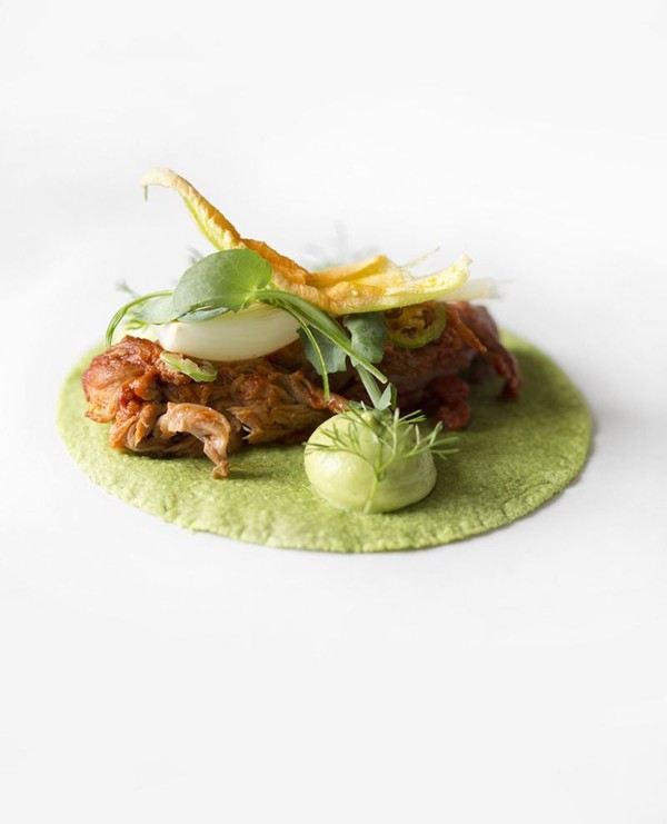Suckling lamb barbacoa taco (Taco de barbacoa de cordero lechal)