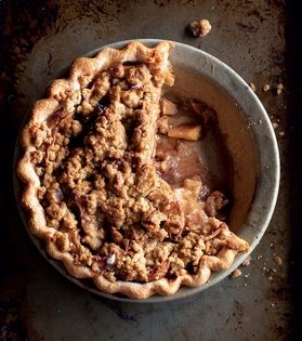 Sugar-and-spice apple crumb pie