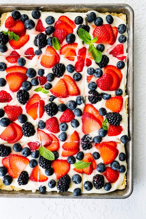Sugar cookie fruit pizza