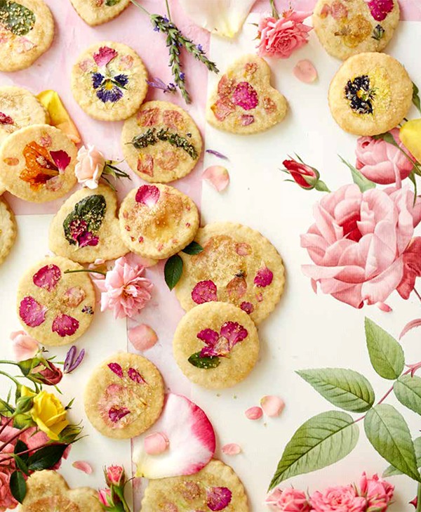 Sugar cookies with edible flowers