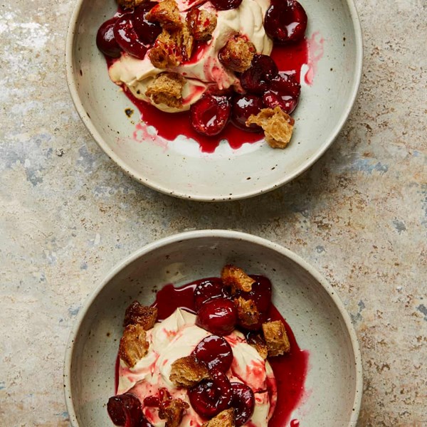 Sugar croutons with cherries and cream cheese