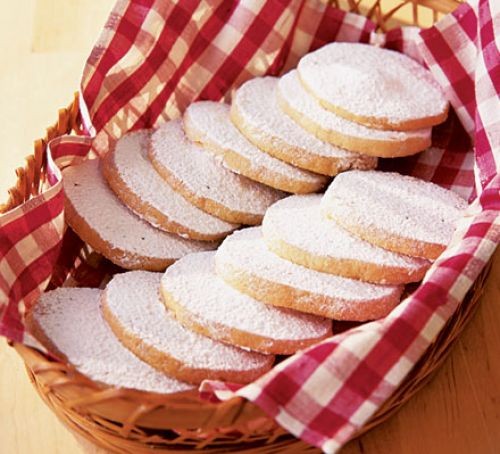 Sugar-dusted vanilla thins