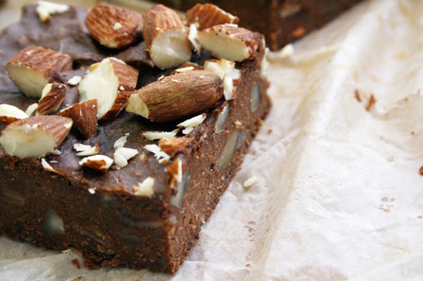 Sugar-free date, almond, fennel seed and banana brownies