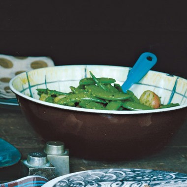 Sugar snap peas and potatoes with parsley pesto