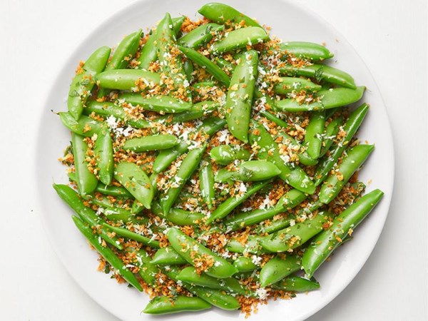 Sugar snap peas with Parmesan breadcrumbs