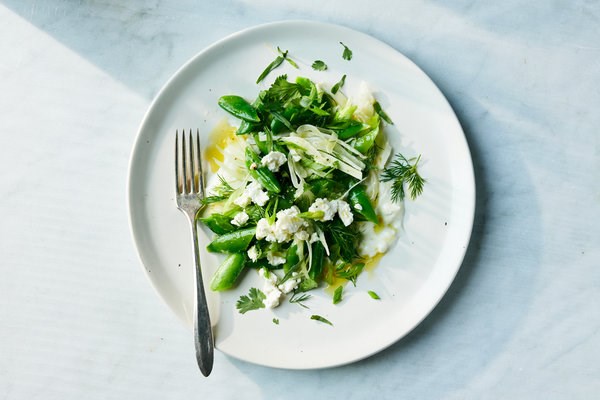 Sugar snap peas with yogurt, feta and dill
