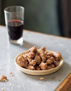 Sugared almonds (Ametlles garapinyades)