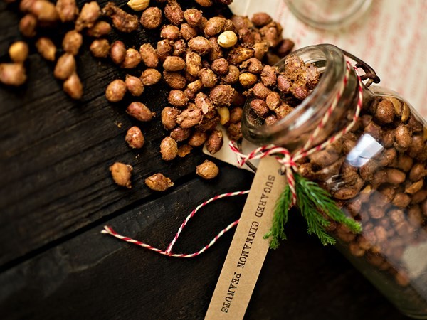 Sugared cinnamon peanuts