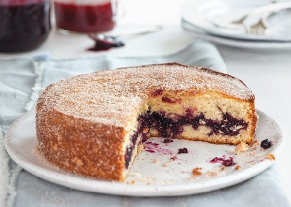 Sugared jam cake [quick blackberry-blueberry jam, cinnamon-sugar]