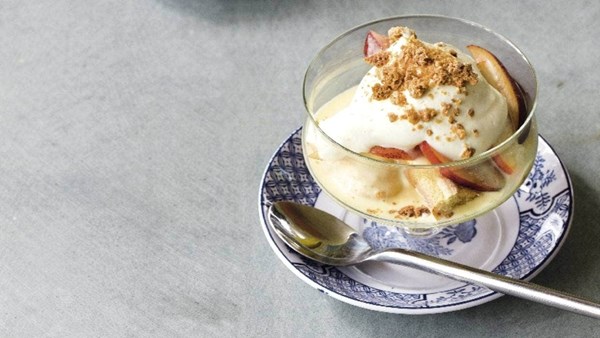 Sugared nectarine tiramisu