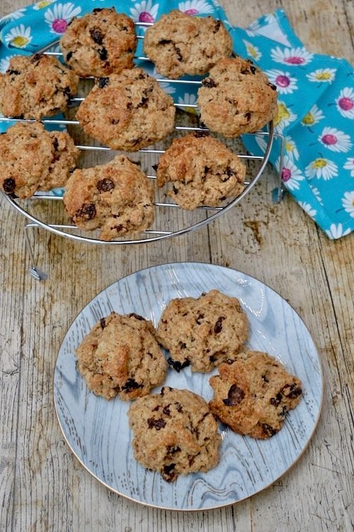 Sultana and prune rock cakes