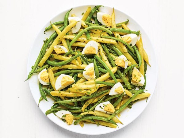 Summer beans with hard-boiled eggs