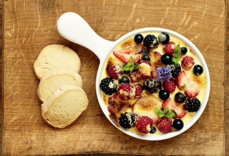 Summer berries & elderflower gratin (Summer berries with elderflower gratin and lavender shortbread)
