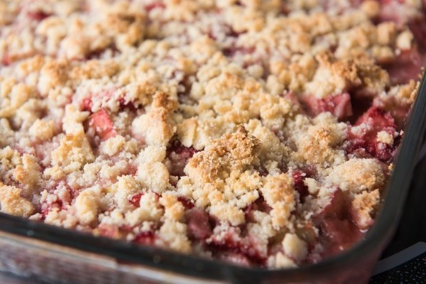Summer berry crisp