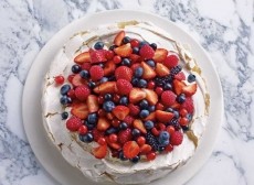 Summer berry Pavlova