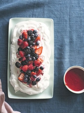 Summer berry Pavlova