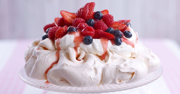 Summer berry Pavlova