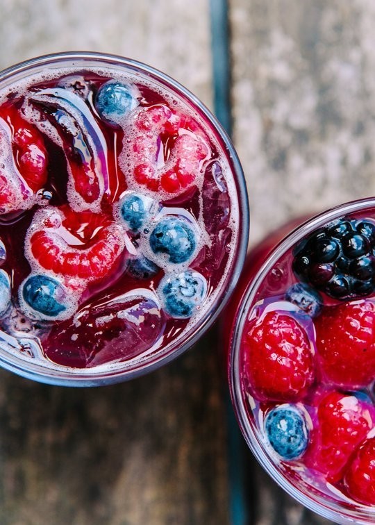 Summer berry sangria