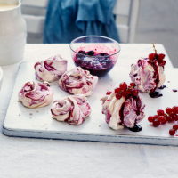 Summer currant meringues