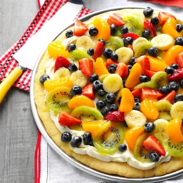 Summer dessert pizza