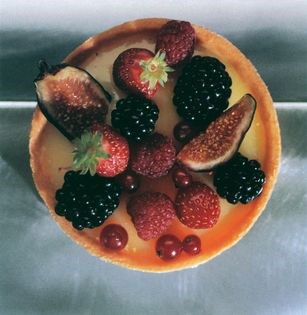 Summer fruit tart with lemon cream