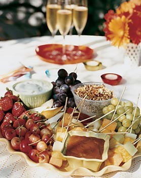 Summer fruit with praline fondue