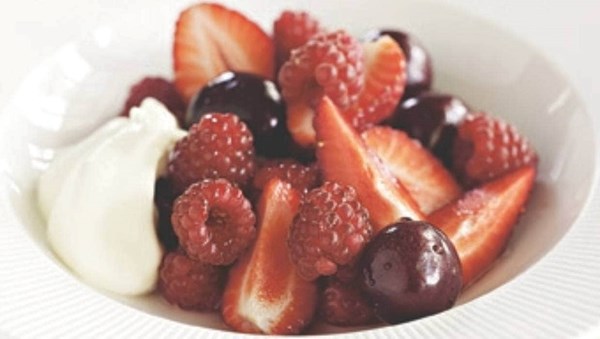 Summer fruit with vanilla syrup and crème fraîche