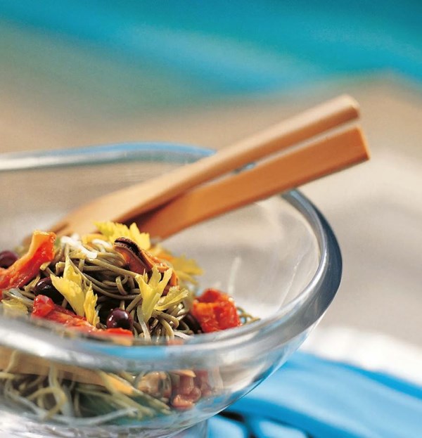 Summer green tea noodles with mussels