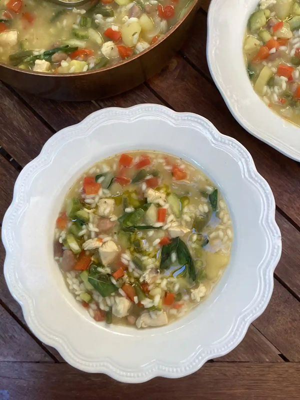 Summer minestrone with chicken and rice