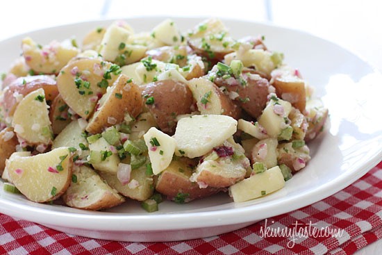 Summer potato salad with apples