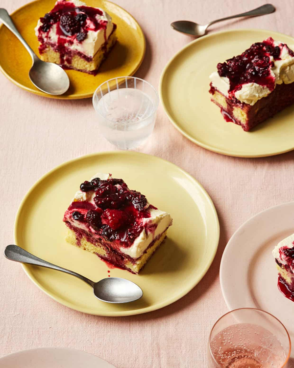 Summer pudding tray cake