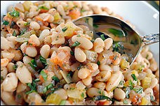 Summer ragout of white beans, tomato and sweet onion