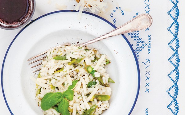 Summer risotto with asparagus and basil