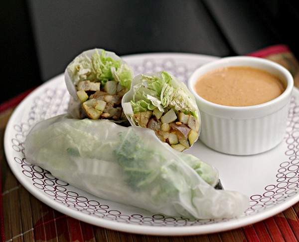 Summer rolls with peanut sauce