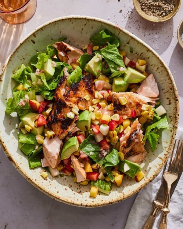 Summer salmon salad 