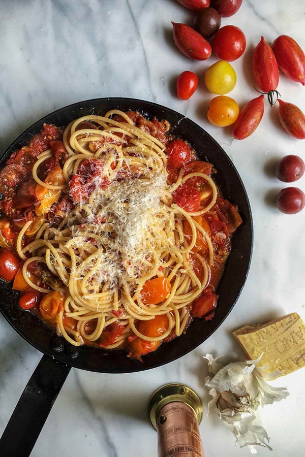 Summer tomato pasta