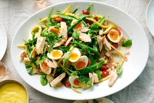 Summer vegetable Niçoise salad
