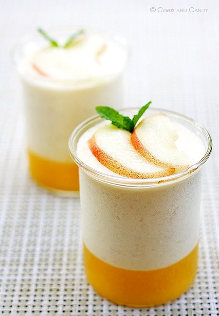 Summer verrine of white peach and honey mousse