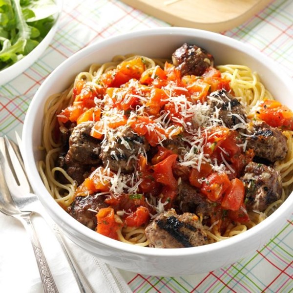 Summertime spaghetti with grilled meatballs
