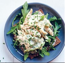 Summery chicken with basil [open sandwich]