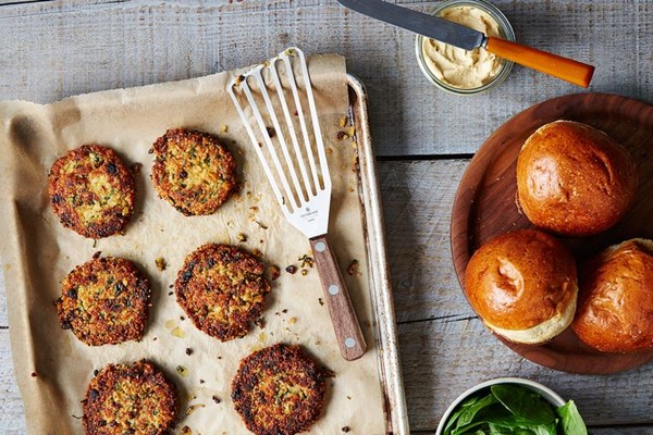Sun-dried tomato and basil white bean veggie burgers
