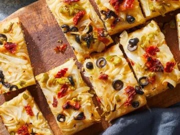 Sun-dried tomato and caramelized onion focaccia 