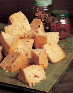 Sun-dried tomato and cep loaf