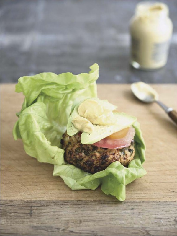 Sun-dried tomato and harissa turkey burgers