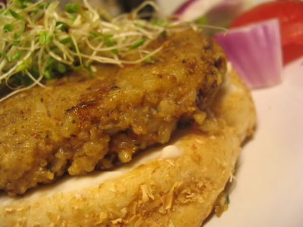 Sun-dried tomato and pesto burger 