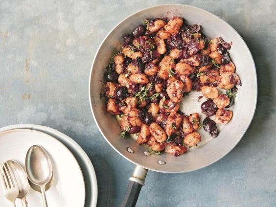 Sun-dried tomato gnocchi with black olive sauce (Gnocchi di pomodori secchi con salsa alle olive nere)