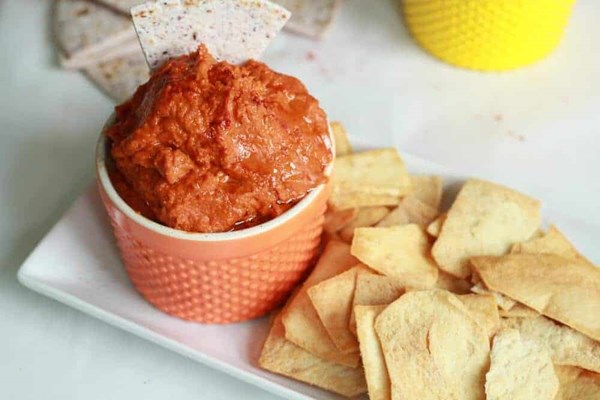 Sun-dried tomato hummus