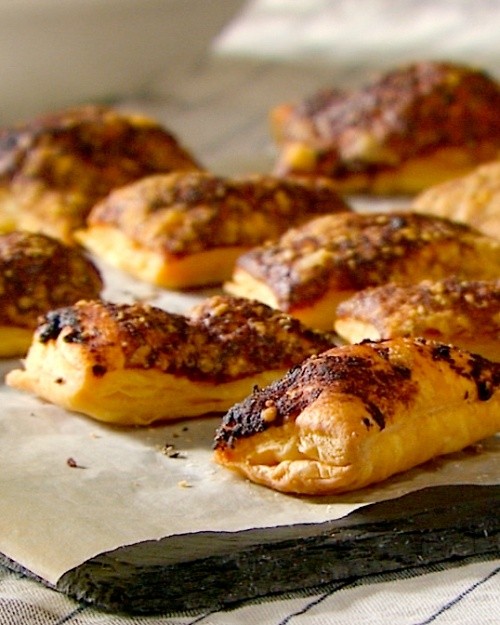 Sun-dried tomato-Parmesan crisps